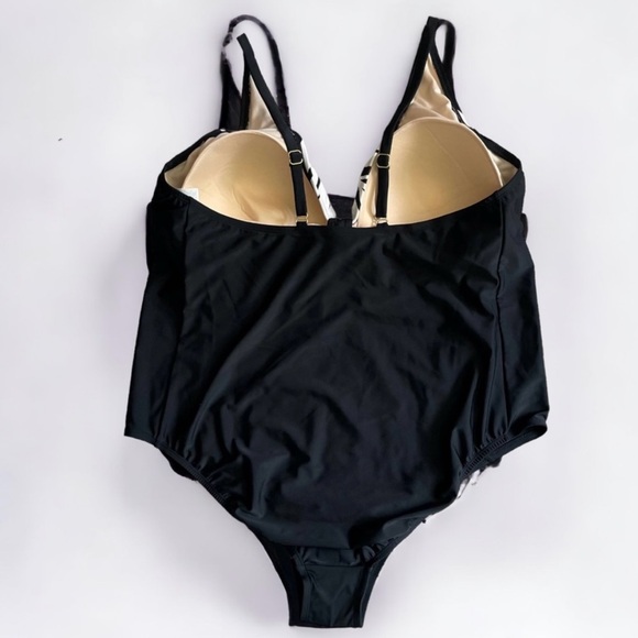 Kona Sol Plus Size Swimsuit Size 26W Black White Tropical Palm Leaf Print - Picture 8 of 12